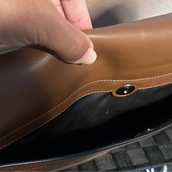 CHARLES MESSENGER IN SMOOTH LEATHER (COACH F54792) laptop/briefcase/messenger. - Picture 4 of 10